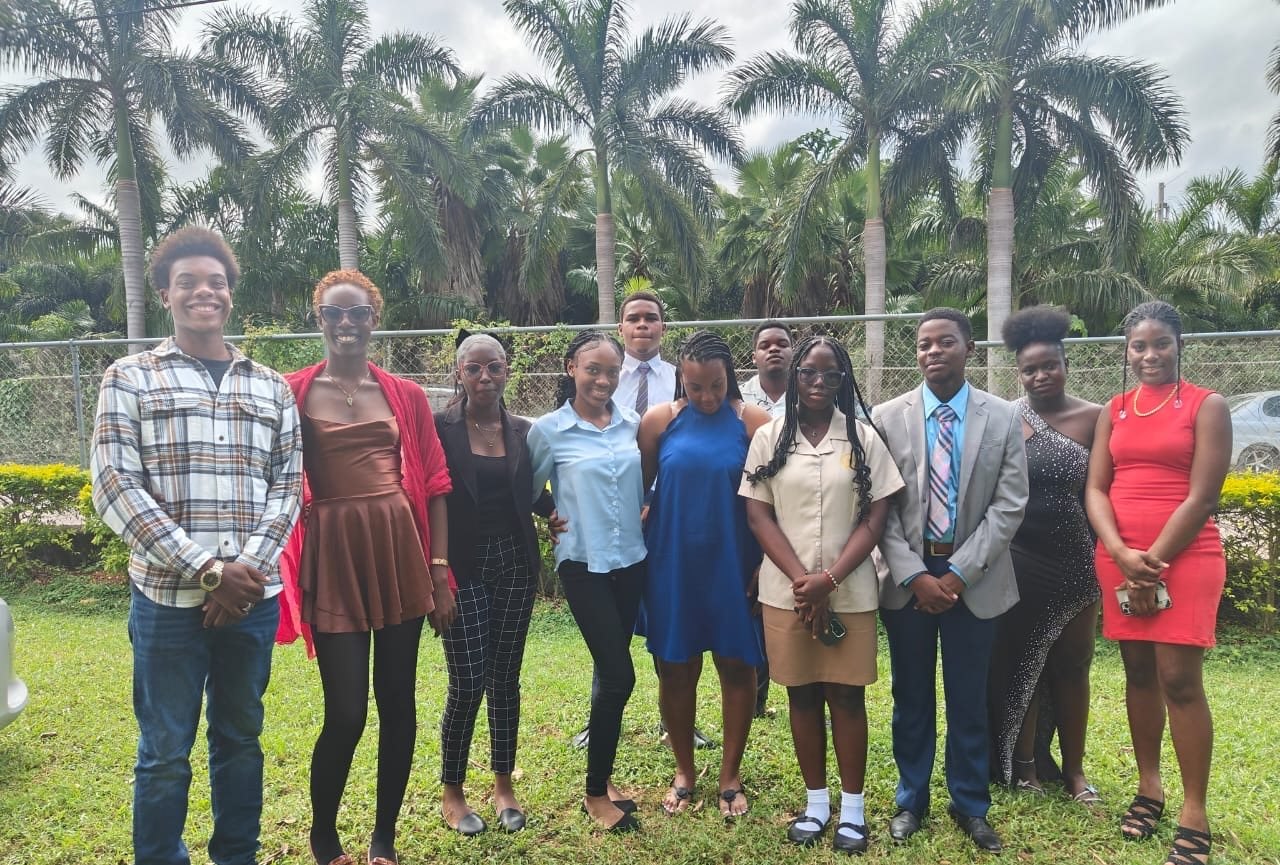 Alumni gathered together outdoors